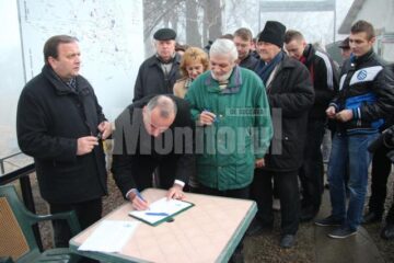 Gheorghe Fluture, candidatul ARD pentru funcția de senator în Colegiul nr. 2 Suceava, a fost primul care a semnat pentru campania „Suceava – capitală de regiune”