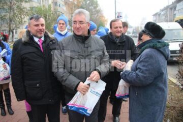 Ioan Balan s-a aflat în campanie electorală în cartierul Burdujeni, alături de Gheorghe Flutur și de primarul Ion Lungu