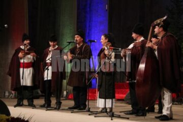 Basarabia, Ardealul și Bucovina, unite prin poezie, cântec și joc, la Suceava