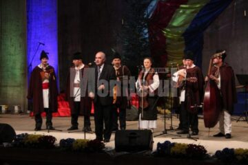 Basarabia, Ardealul și Bucovina, unite prin poezie, cântec și joc, la Suceava