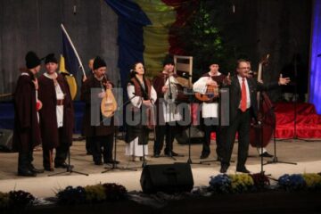 Basarabia, Ardealul și Bucovina, unite prin poezie, cântec și joc, la Suceava