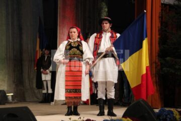 Basarabia, Ardealul și Bucovina, unite prin poezie, cântec și joc, la Suceava