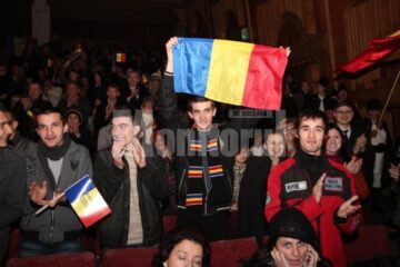 Basarabia, Ardealul și Bucovina, unite prin poezie, cântec și joc, la Suceava