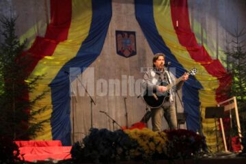 Basarabia, Ardealul și Bucovina, unite prin poezie, cântec și joc, la Suceava