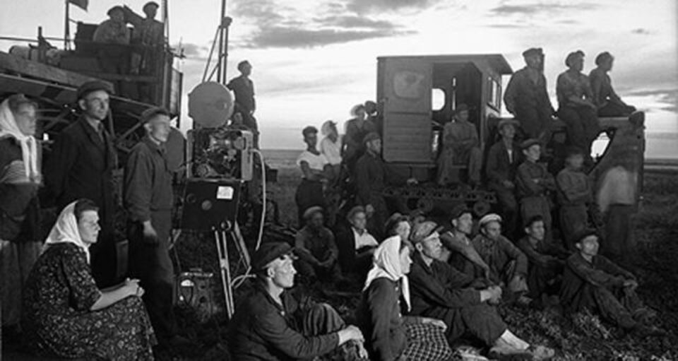 „Caravană cinematografică la Stroiești”