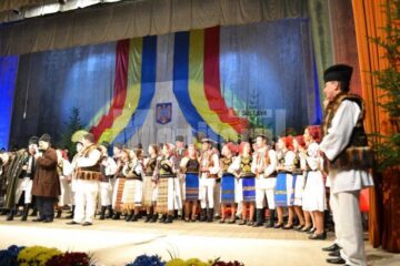 Basarabia, Ardealul și Bucovina, unite prin poezie, cântec și joc, la Suceava