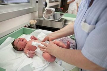 Vaccinarea BCG a nou-născuților, reluată. Foto: CORBIS
