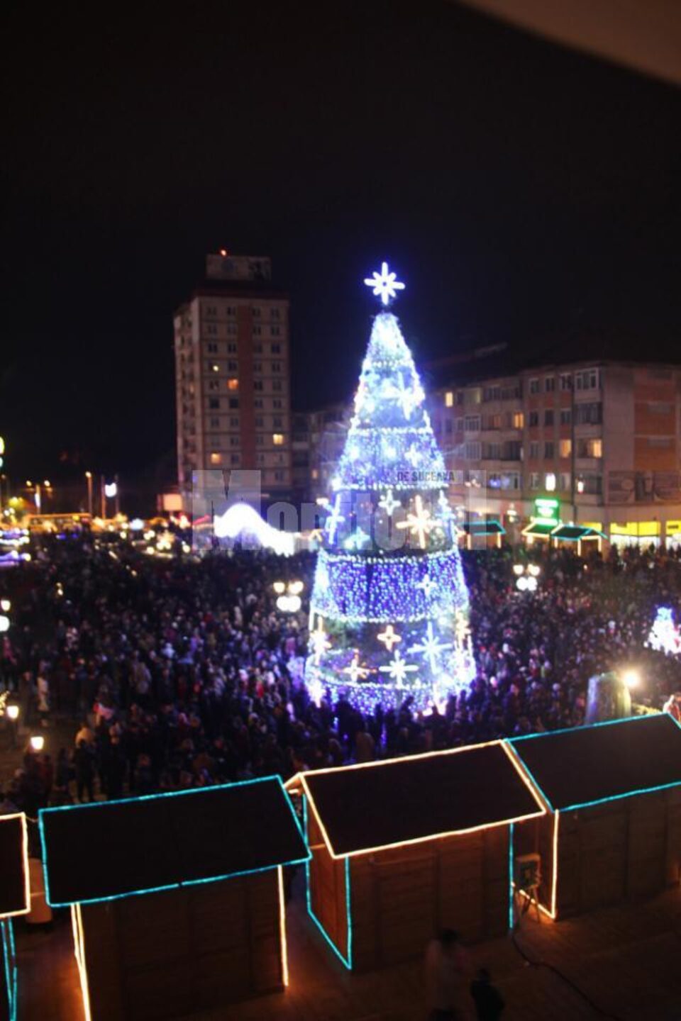 Aprinderea luminilor în brad, un moment așteptat de mii de suceveni
