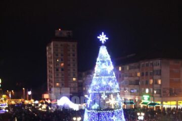 Aprinderea luminilor în brad, un moment așteptat de mii de suceveni