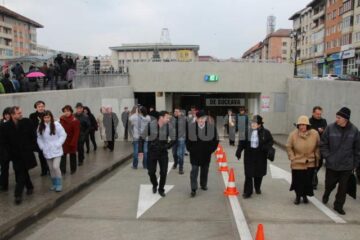 Parcările subterane, aglomerate de mulțimea venita să le vadă