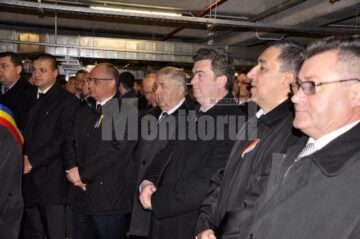 Oficialități prezente la inaugurarea parcărilor