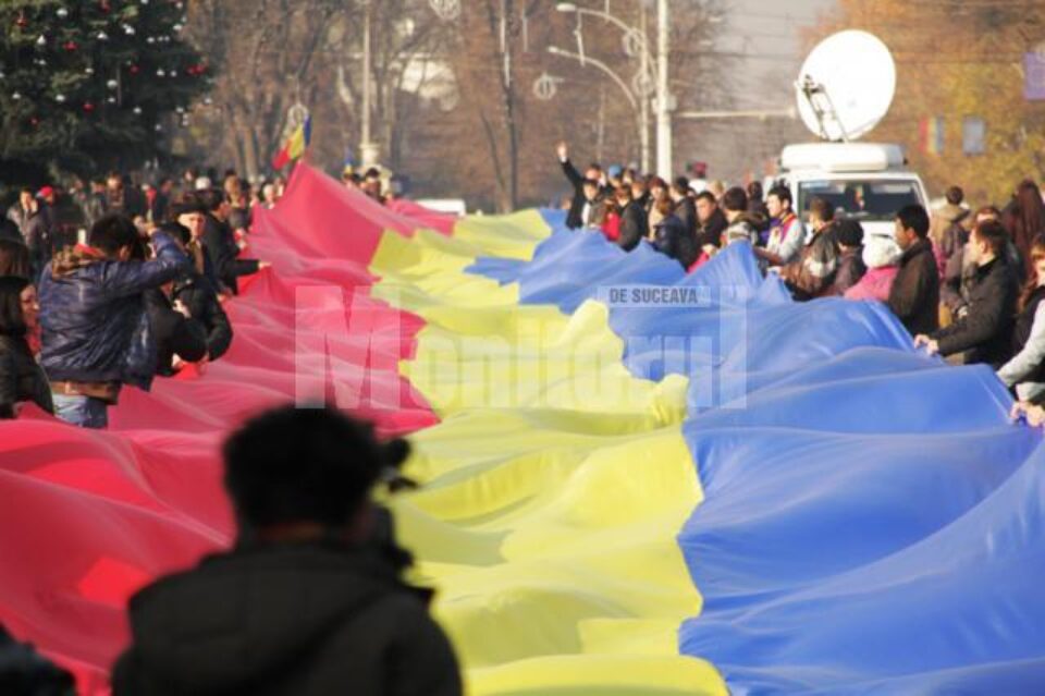 Cel mai lung steag tricolor românesc din istorie a fost desfășurat sâmbătă la Chișinău