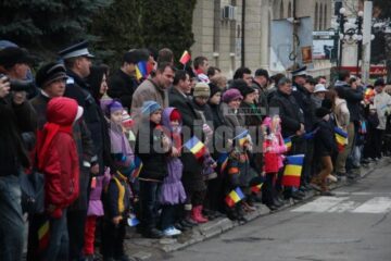 Câteva sute de suceveni au participat la sărbătoarea Unirii la Suceava