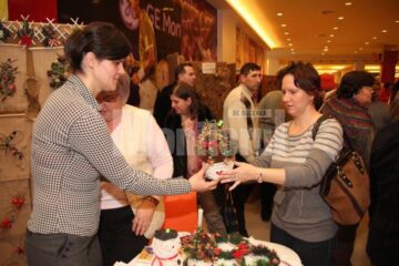 Zeci de persoane cu dizabilități au prezentat ieri, la Iulius Mall, un spectacol de suflet