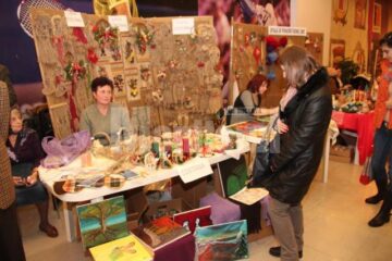 Expoziție cu obiecte confecționate de persoane cu dizabilități