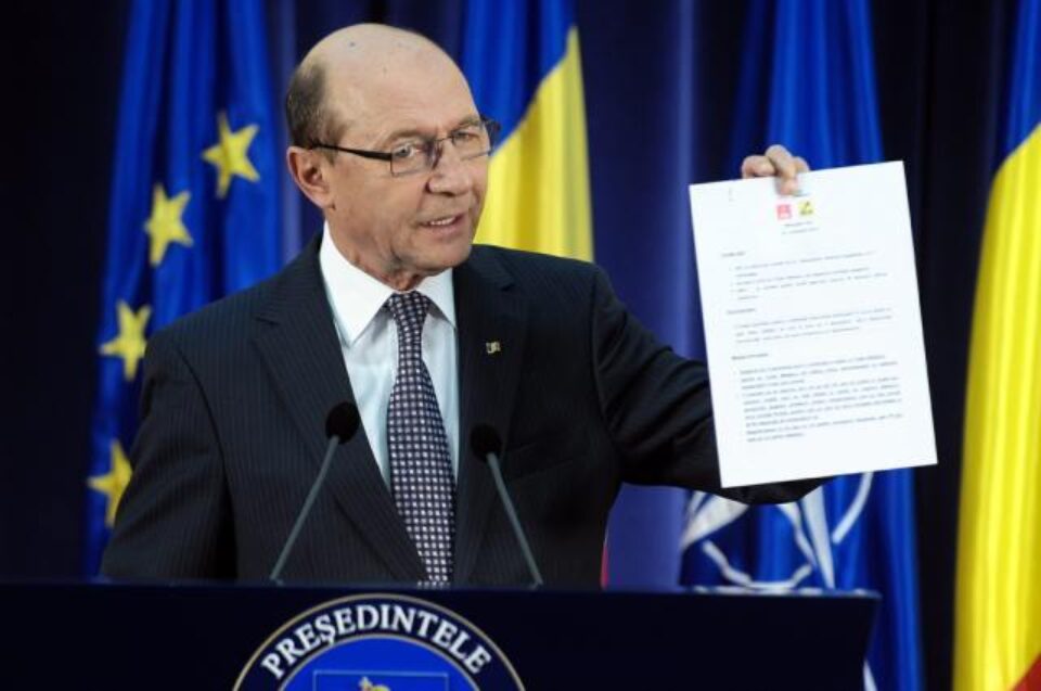 Băsescu: Îi răspund lui Ponta - nu sunt ofițer de contrainformații sau ofițer sub acoperire Băsescu: Îi răspund lui Ponta - nu sunt ofițer de contrainformații sau ofițer sub acoperire