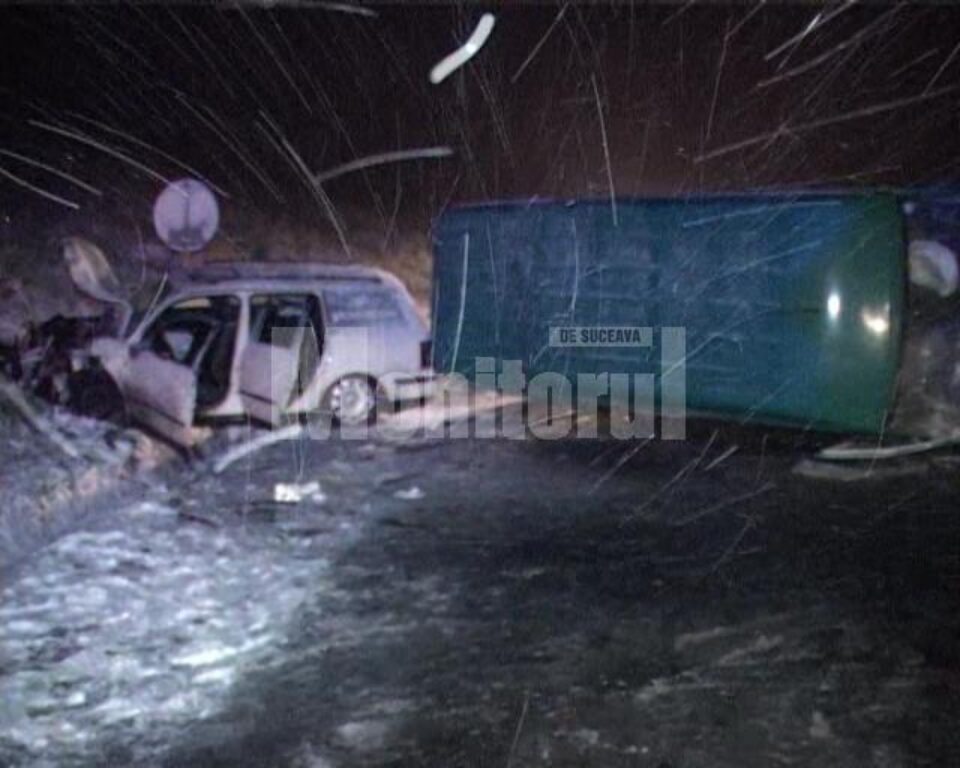 Accident cu trei răniți, la Pătrăuți, după ce un șofer a derapat pe zăpada de pe carosabil