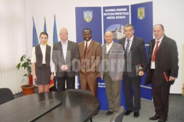 Guy Djoken, președintele Asociației UNESCO a filialei din Statele Unite ale Americii și vicepreședinte UNESCO la nivel mondial, în vizită la Suceava