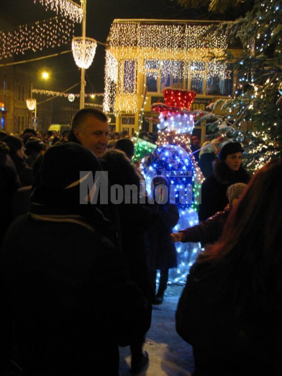 Municipiul Câmpulung Moldovenesc are acum iluminat festiv spectaculos