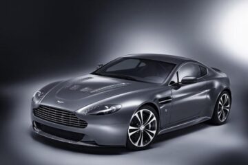 Aston Martin Vantage V12, exclusivitate la pătrat