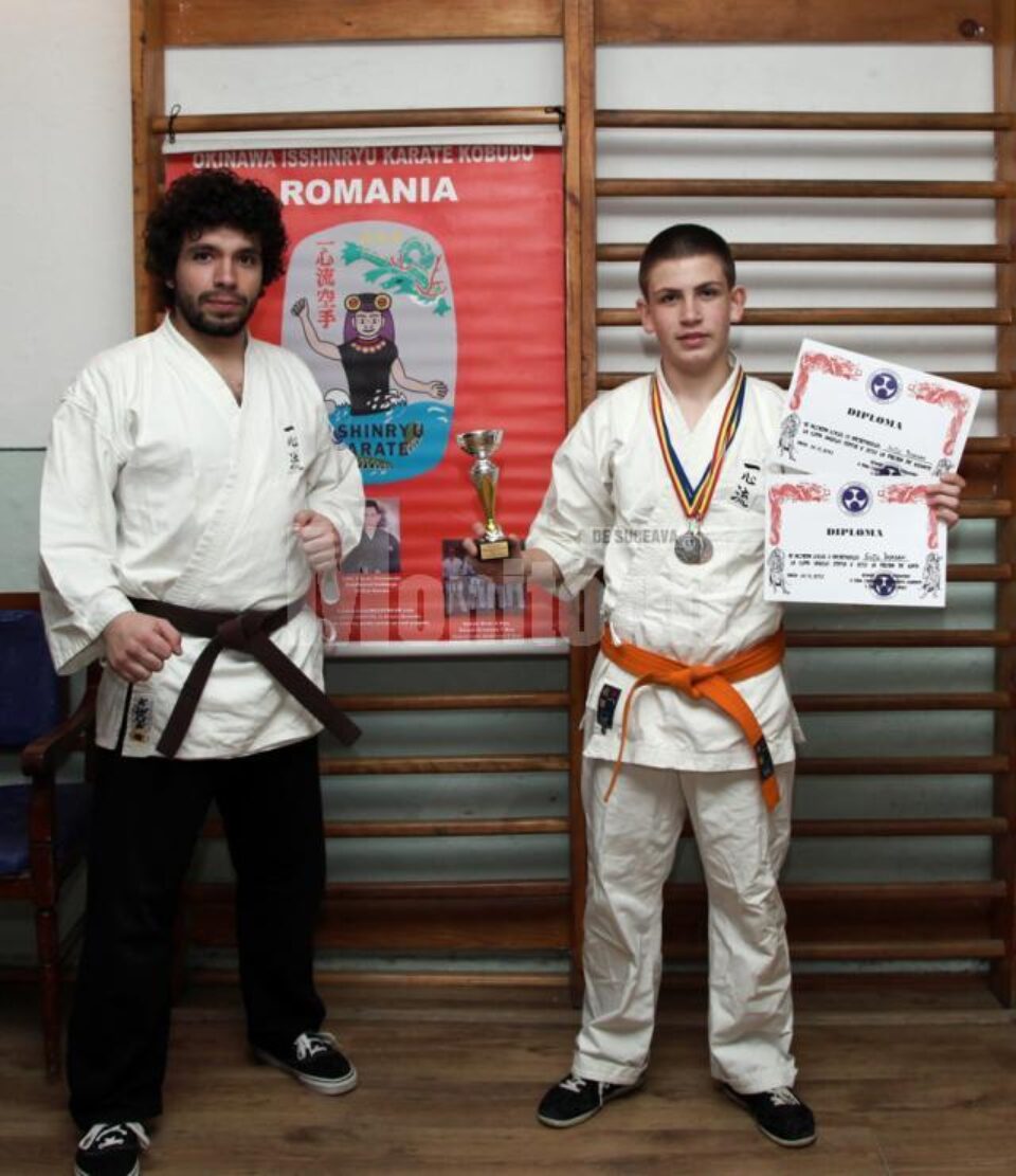 Instructorul Lucian Nastasi și sportivul Bogdan Șutu la finalul întrecerii de la Iași Instructorul Lucian Nastasi și sportivul Bogdan Șutu la finalul întrecerii de la Iași