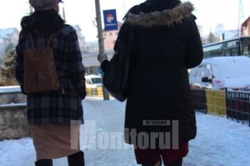Prima zăpadă, urmată de un val de ger, a transformat în patinoare o mare parte din trotuarele Sucevei