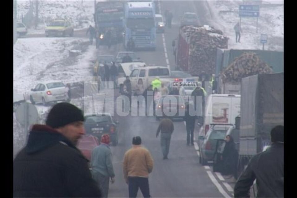 Drumul E 85, blocat mai bine de o oră după un accident în lanț la Pătrăuți