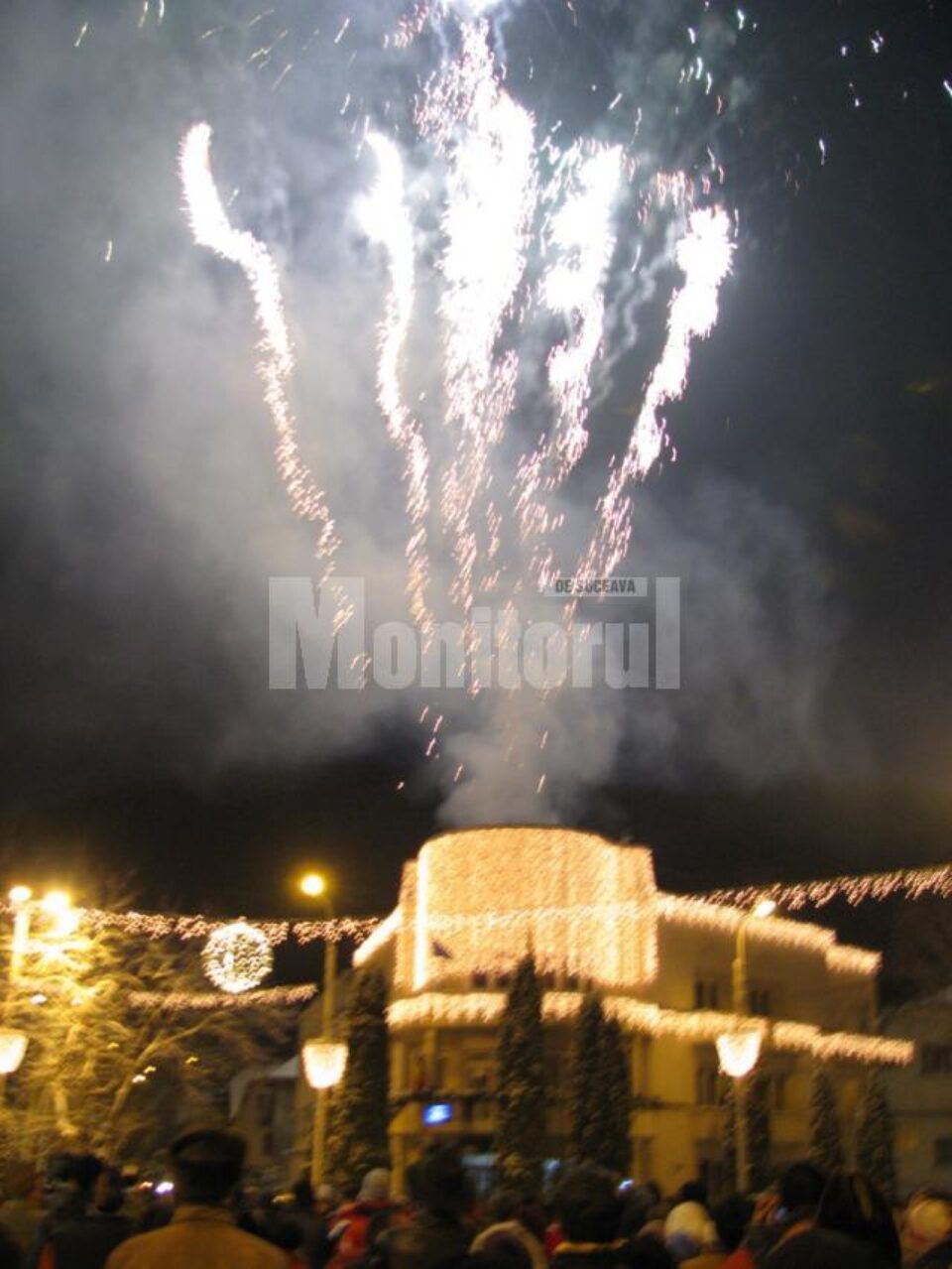 Municipiul Câmpulung Moldovenesc are acum iluminat festiv spectaculos