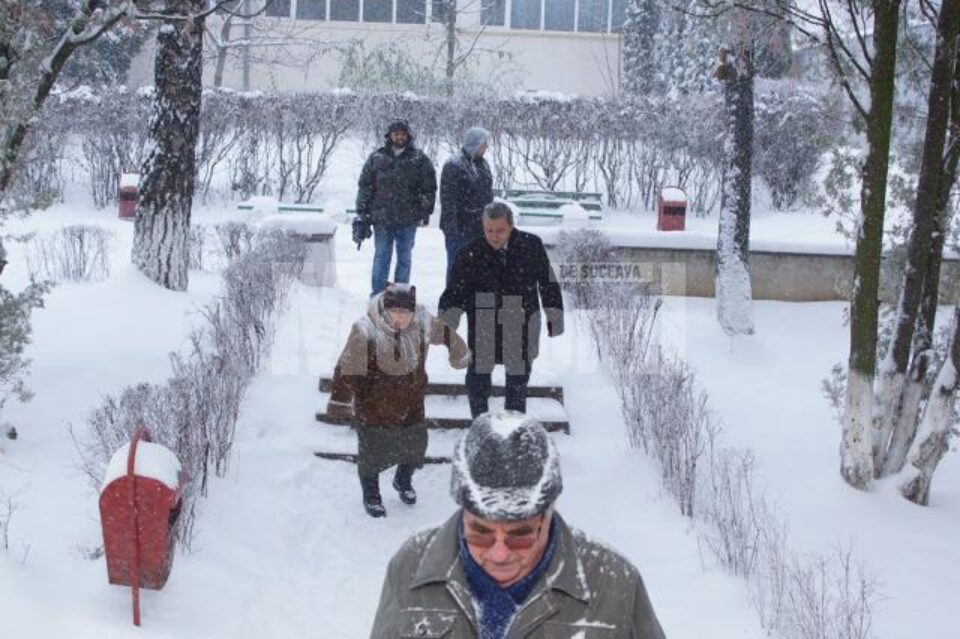 Iarna îi ține în casă pe suceveni, prezența la urne la prima raportare oficială fiind una extrem de scăzută Iarna îi ține în casă pe suceveni, prezența la urne la prima raportare oficială fiind una extrem de scăzută