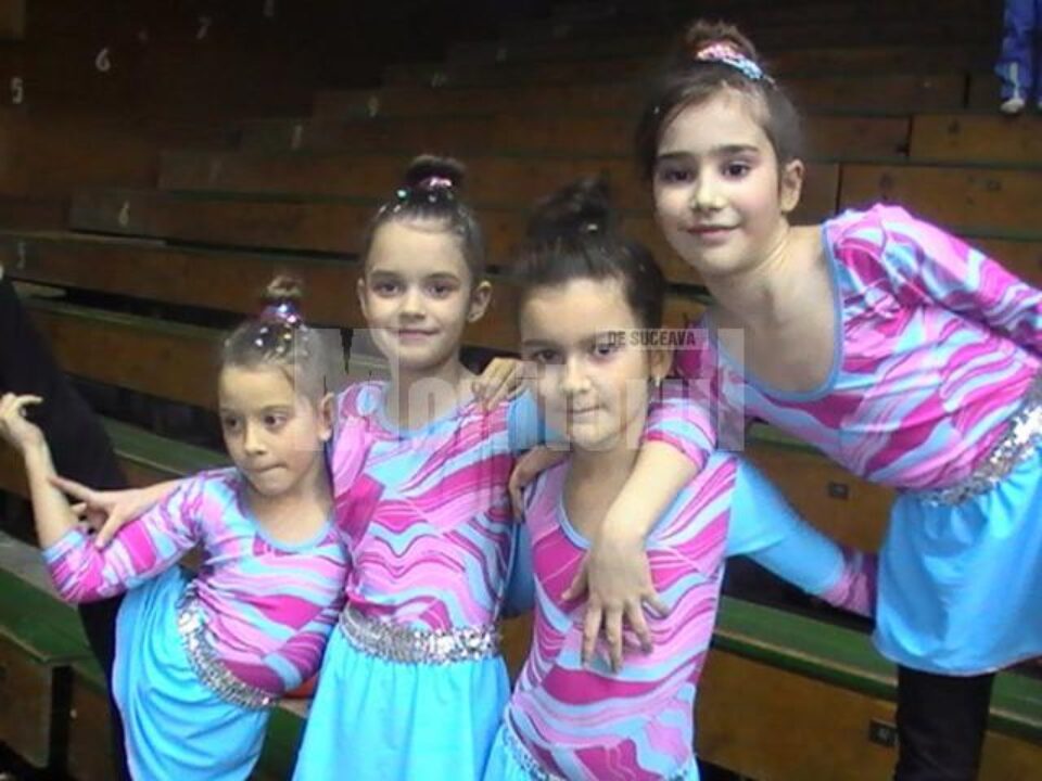 O parte din micile gimnaste de la Școala Gimnazială Nr. 3