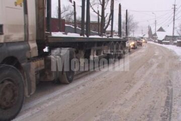 Tiruri care au derapat ieri dimineata pe drumul care leaga Itcani de Scheia