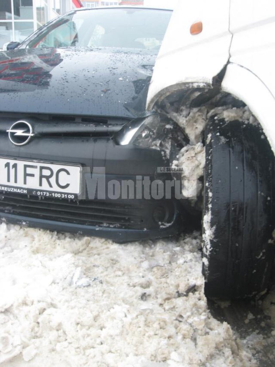 Așa arată pneul stânga fața al microbuzului