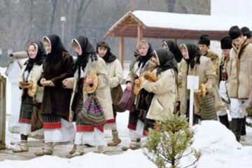Tradiția din țara noastră cere ca cei mici să meargă din casă în casă