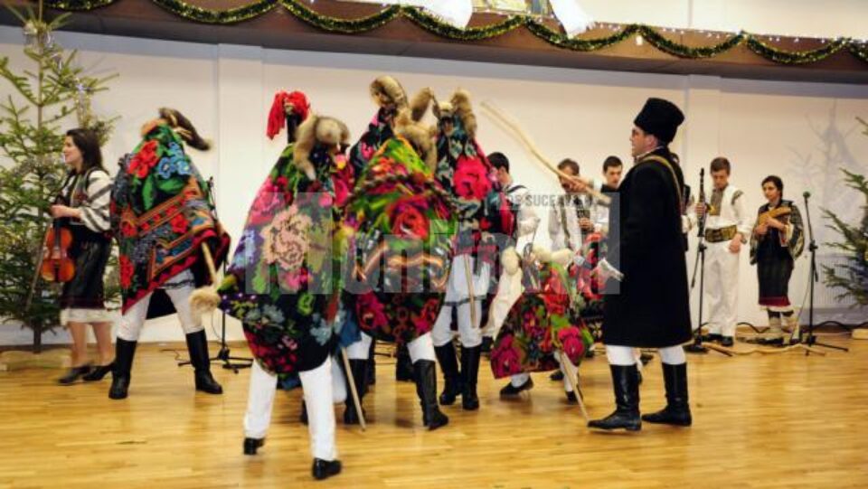 Ansamblul “Poienița” duce obiceiurile din Bucovina în toată țara