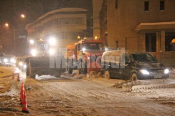 Acțiune de deszăpezire inițiată de Primăria Suceava cu sprijinul voluntarilor