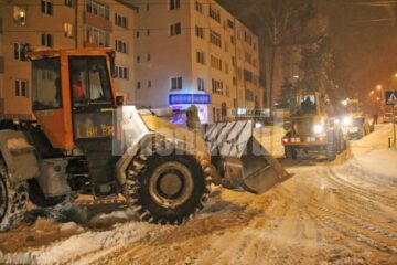 Acțiune de deszăpezire inițiată de Primăria Suceava cu sprijinul voluntarilor