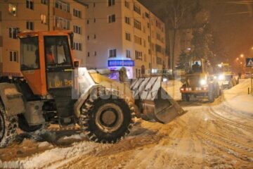 Acțiune de deszăpezire inițiată de Primăria Suceava cu sprijinul voluntarilor
