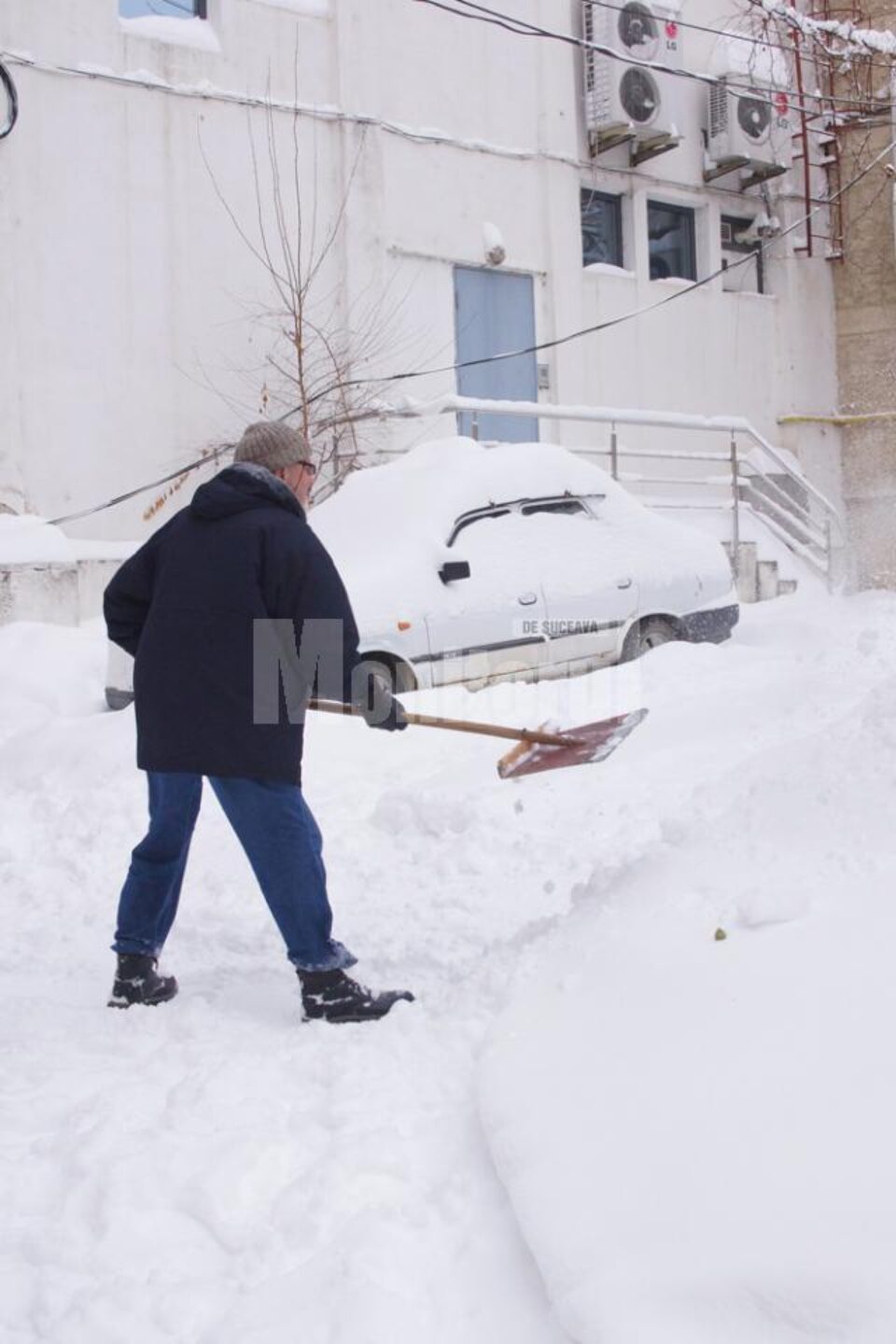 Puțini suceveni au pus mâna pe lopată și au ieșit la curățat zăpada în zonele în care locuiesc