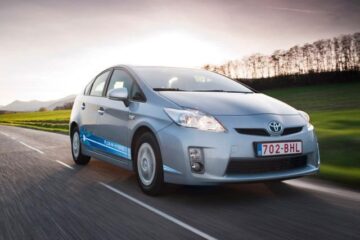 Toyota lansează Prius Plug-in Hybrid în România