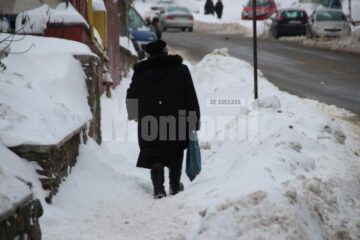 MS recomandă persoanelor vârstnice, în special celor cu afecțiuni cardiace și respiratorii, să evite deplasările