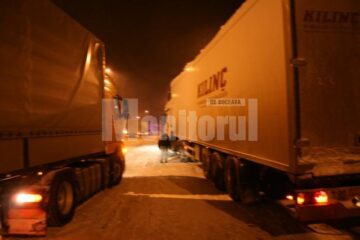 În cursul zilei de ieri au fost blocate trei drumuri județene și 14 drumuri comunale