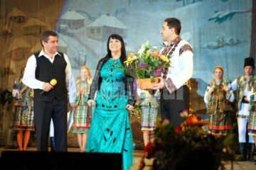 Prezentatorul de la Etno TV, Gheorg, alături de Carmen Șerban și Alexandru Recolciuc