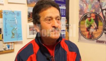 Ioan Drăgoiu, profesor, a renovat sala din propriul buzunar