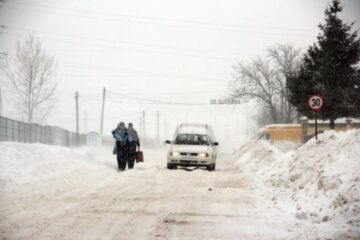Cod galben de intensificări ale vântului și ninsori în mai multe județe din țară