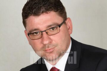 Traian Andronachi: „În pofida intervențiilor pe care le-am făcut de mai multe ori, domnul Olărean a refuzat să ia în considerare necesitatea betonării celor trei km de drum”