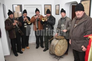 Urători și colindători de la Fântânele