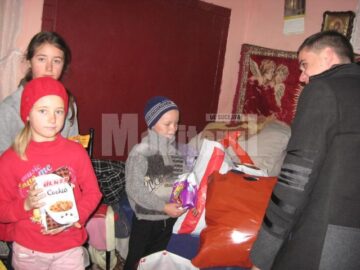 Daruri pentru familia Penciuc din partea elevilor de la Colegiul Economic „Dimitrie Cantemir”