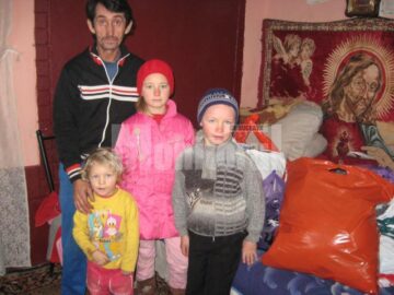 Daruri pentru familia Penciuc din partea elevilor de la Colegiul Economic „Dimitrie Cantemir”