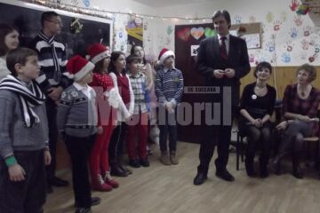 Serbare de Crăciun la Centrul „Creștem Împreună” de la Școala Nr. 3 Suceava