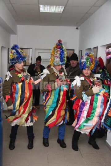 Urători și colindători de la Fântânele